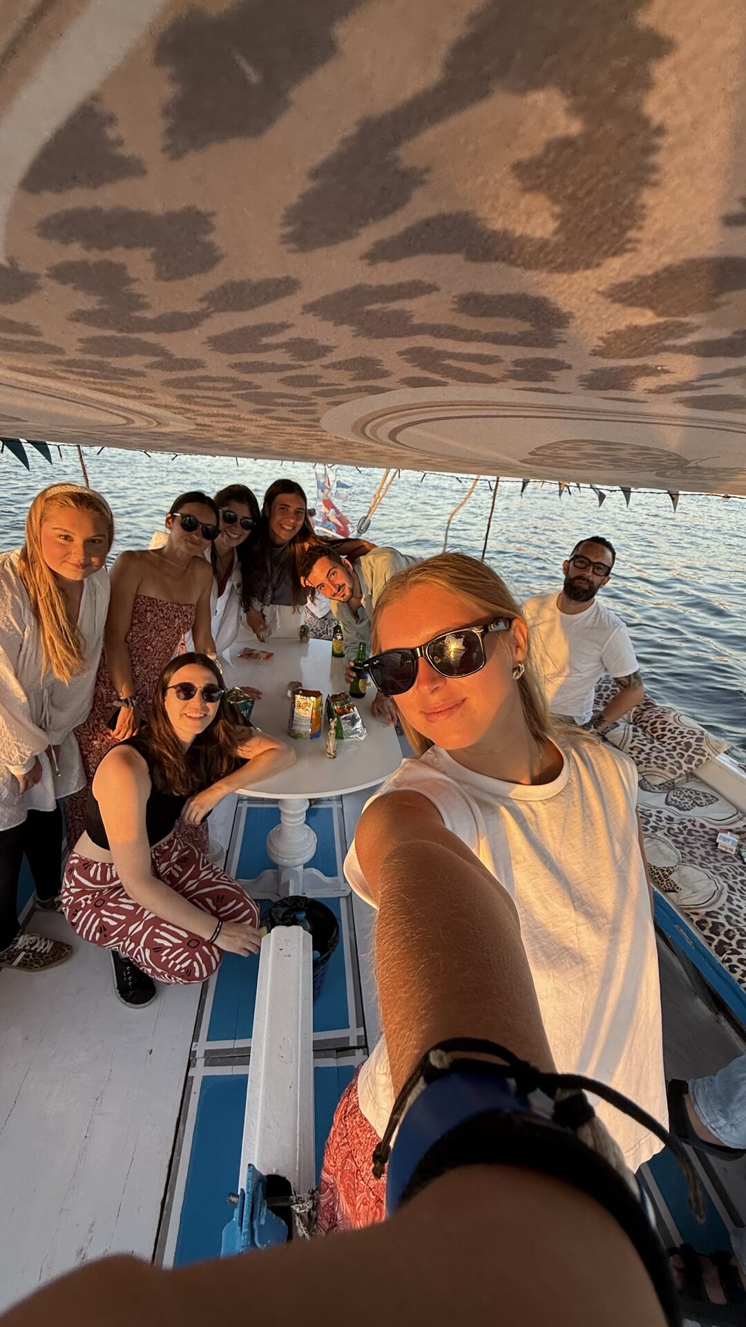 El grupo en barco